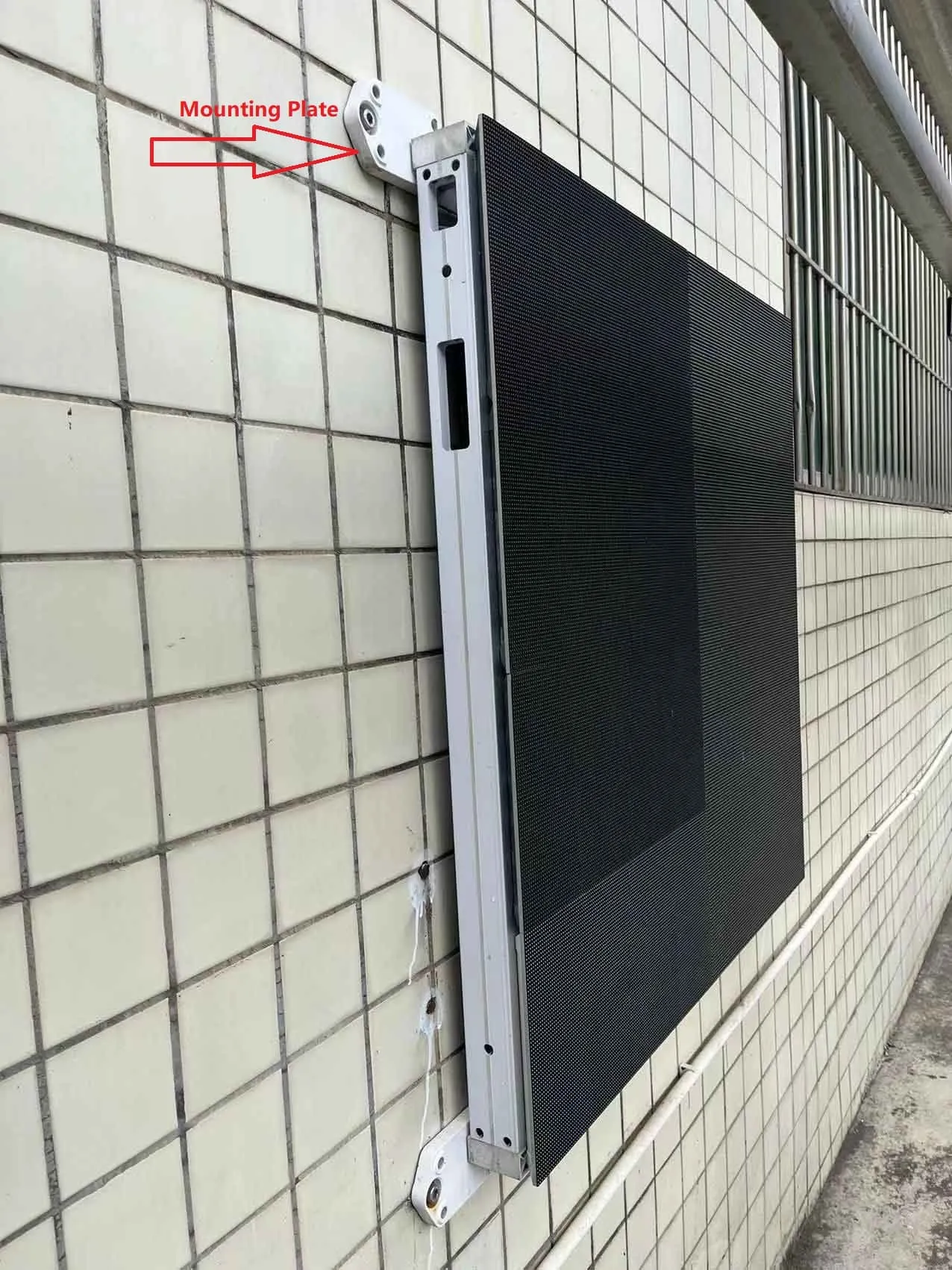 How to Install Outdoor LED Display Screens